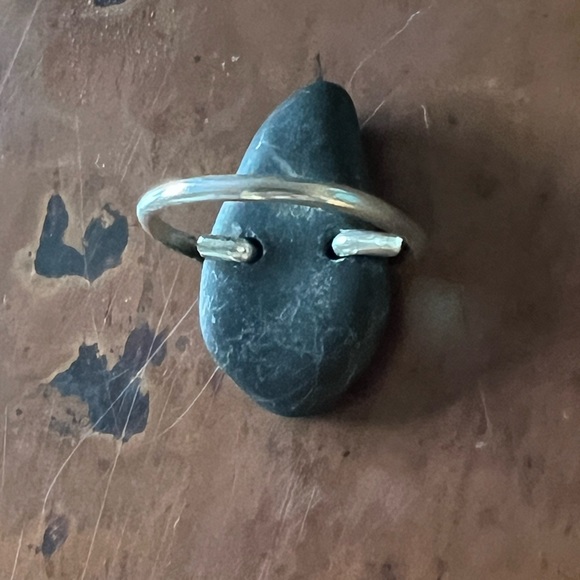 Artisan-made river rock ring with sterling silver band. - Picture 6 of 6